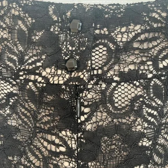 Banana Republic Lined Lace Skirt Sz. 8 Gently Loved - Picture 4 of 7